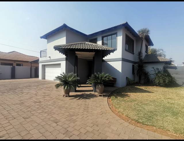 3 BEDROOM HOUSE FOR SALE IN VANDERBIJLPARK SE 8